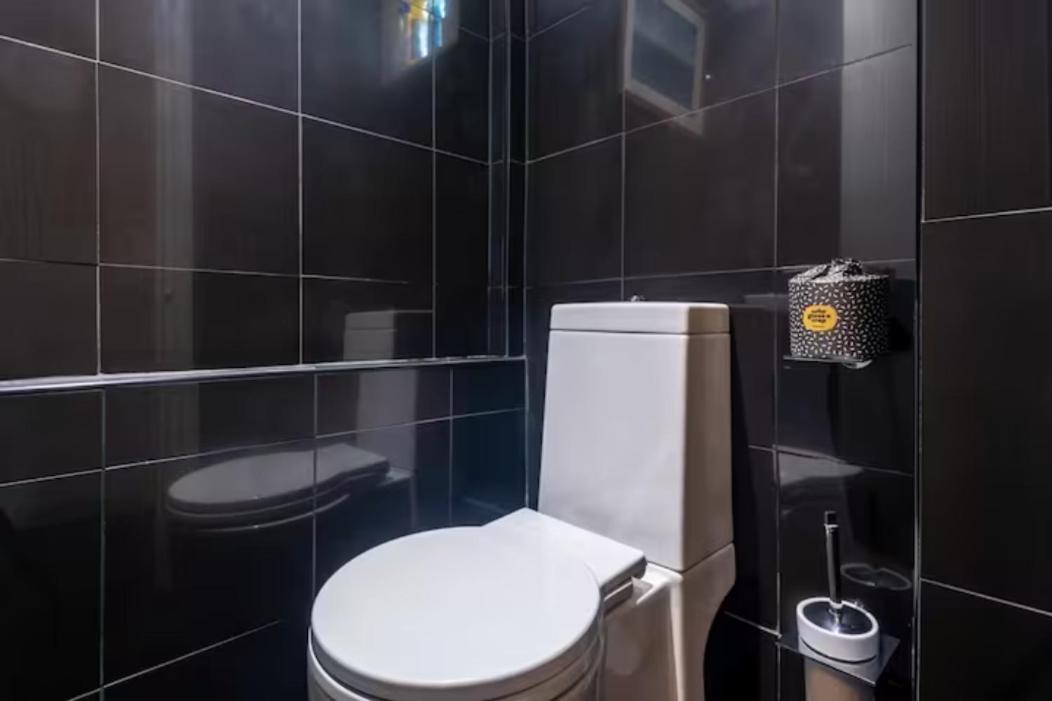 Two Bedroom Private Cottage With Private Parking Just By The Sea 헌베이 외부 사진