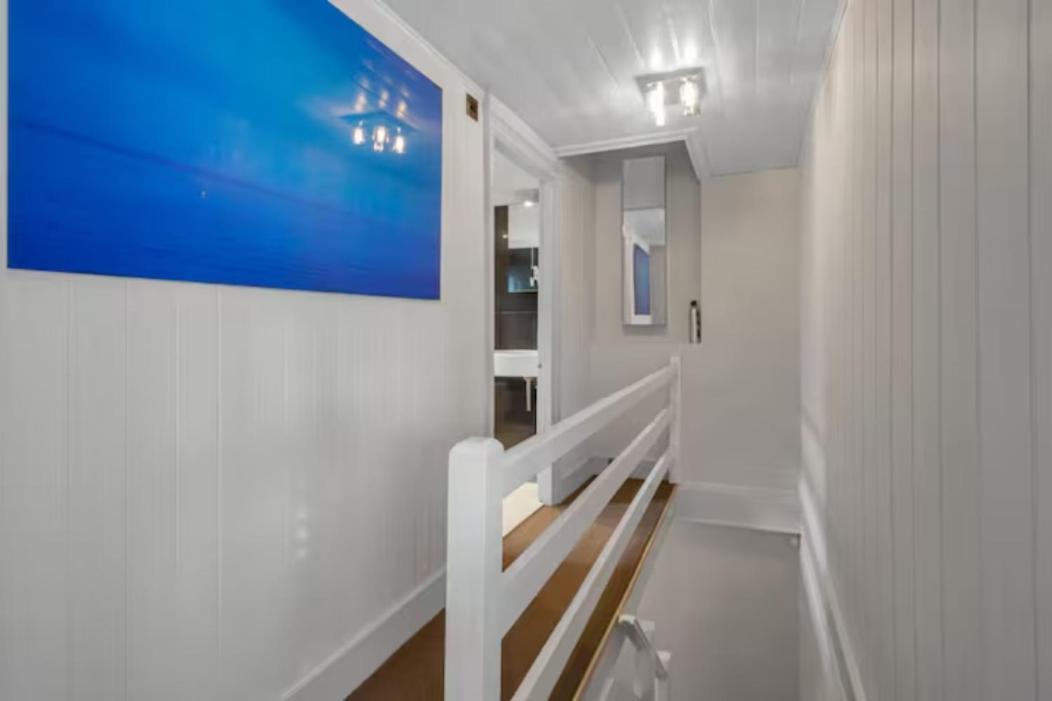 Two Bedroom Private Cottage With Private Parking Just By The Sea 헌베이 외부 사진