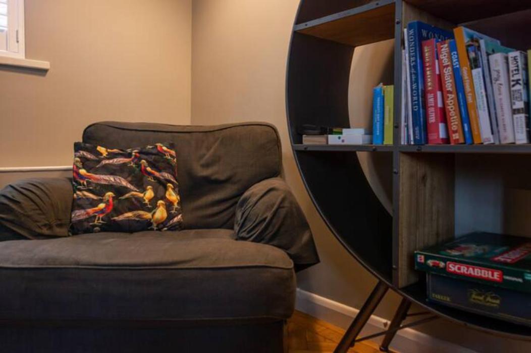 Two Bedroom Private Cottage With Private Parking Just By The Sea 헌베이 외부 사진